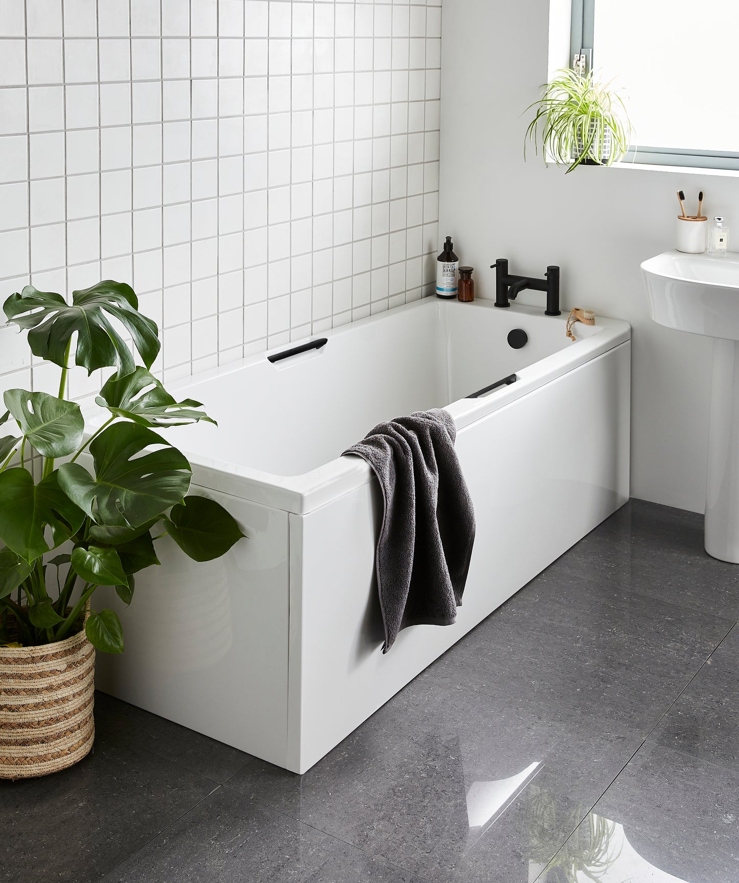 LUXE GRIPPED SINGLE ENDED WHITE BATH 1700X700MM LUX1770SEB